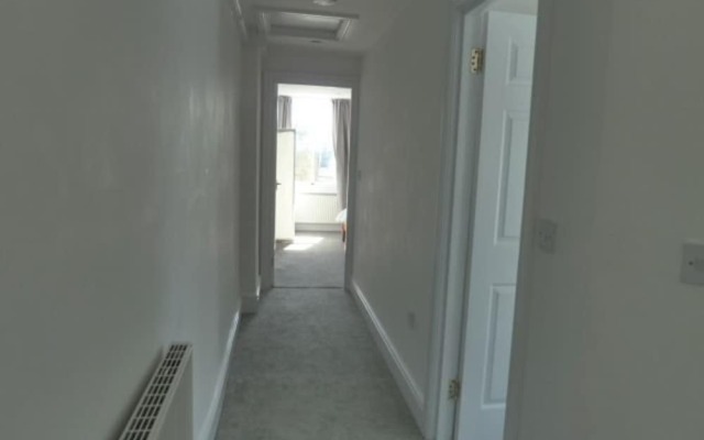 Light, Spacious 2 bed 2 Bath Flat. Sleeps 2-8