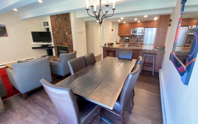 #005 Vail International