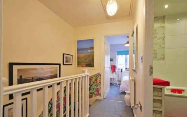 Sunny family 5-sleeper near Newquay’s top beaches