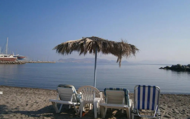 Theodorou Beach Hotel Apartments