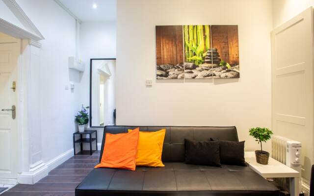 2 Bedrooms Apartment GF Central London