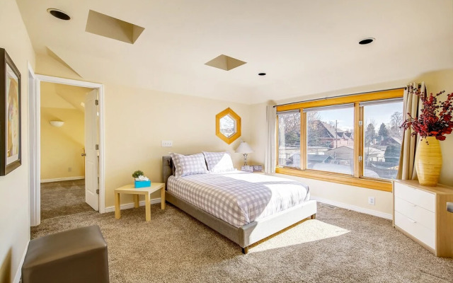 Walk to Tennyson & 32nd Ave! Sleeps 8!