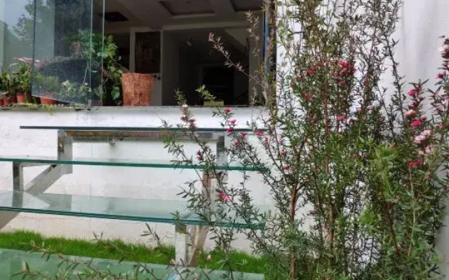 Utra·Dianchi Villa Hotel