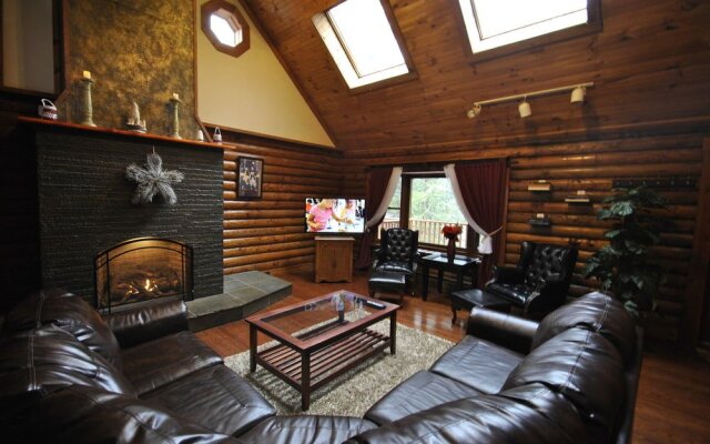 Lodge on Moonlight Drive