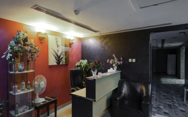 Silent Room Hotel by OYO Rooms