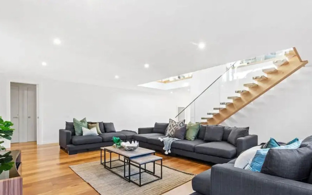 The Ocean s Edge Luxury Entertainer With Views