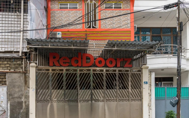 RedDoorz Hostel near LTC Glodok