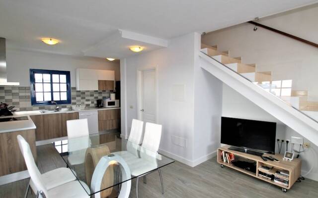 Casa Azul Acogedora y Moderna