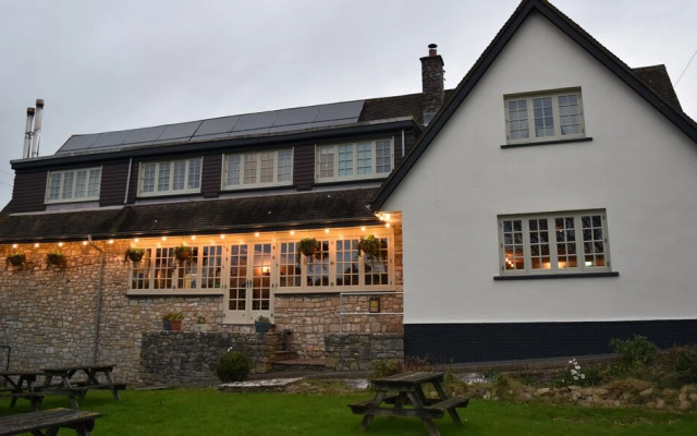 Three Horseshoes