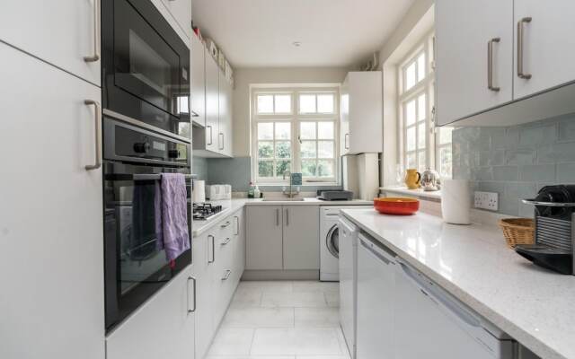 Charming 2BD Garden House - Hammersmith