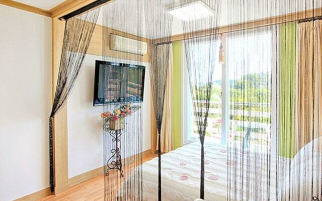 Yangyang Freesia Pension