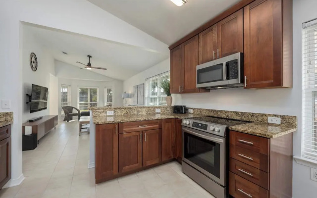 Golf Cart & Private Pool!