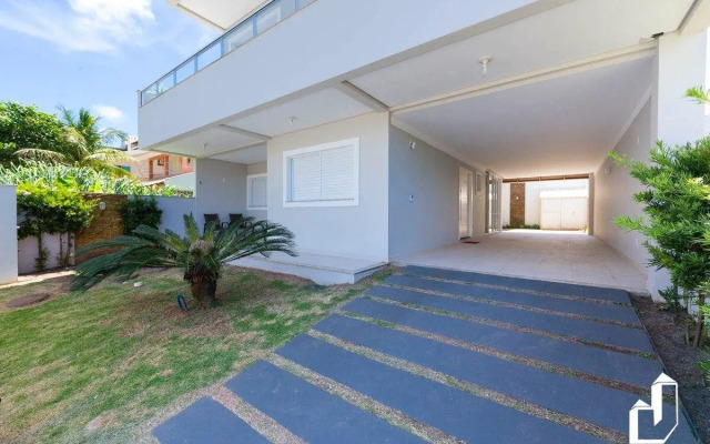 Casa com 05 dormitórios