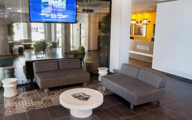 City Express Suites Cabo San Lucas