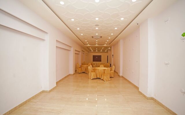 Oyo 7872 Amber Hotel
