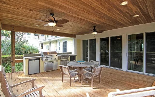 Sun, Shells and Seaspray w/ Lanai