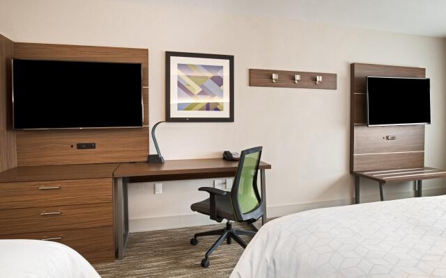 Holiday Inn Express & Suites Racine by IHG