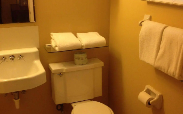 Travelowe's Motel