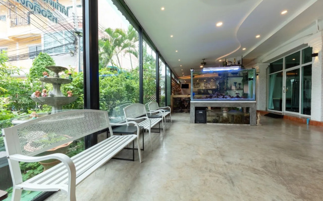 OYO 1123 The One Health Care and Apartment