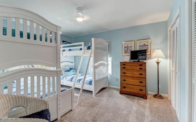 Dog Friendly Oceanfront Beach House by RedAwning