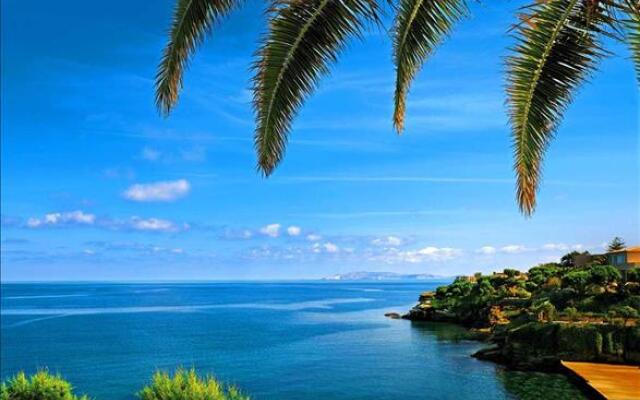 Out of the Blue, Capsis Elite Resort - Ruby Red Regal