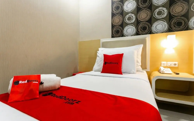 RedDoorz @ Jl. A. Yani Solo