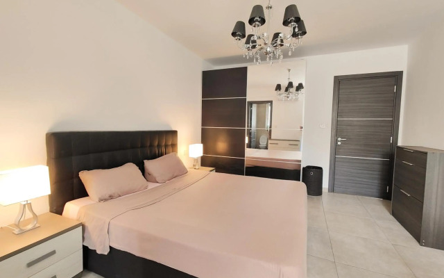 Large Central Apartment Near Valletta & Seafront