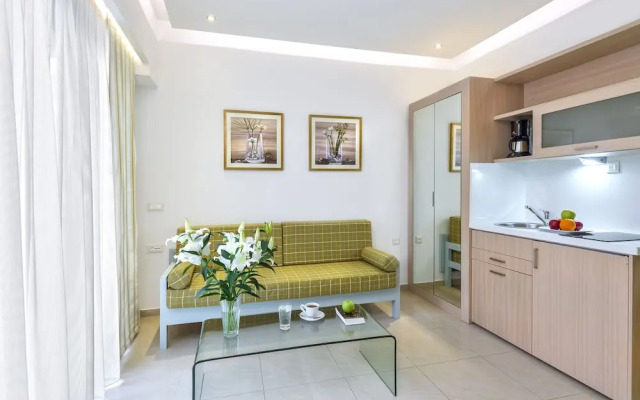 Leonidas Hotel And Apartments