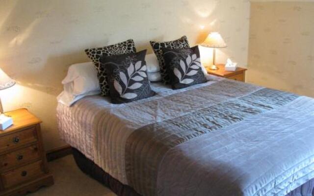 Three Horseshoes Inn