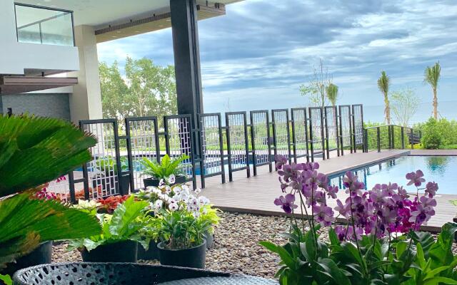 Gorgeous Sunset View @ Mae Phim Beachfront Condo