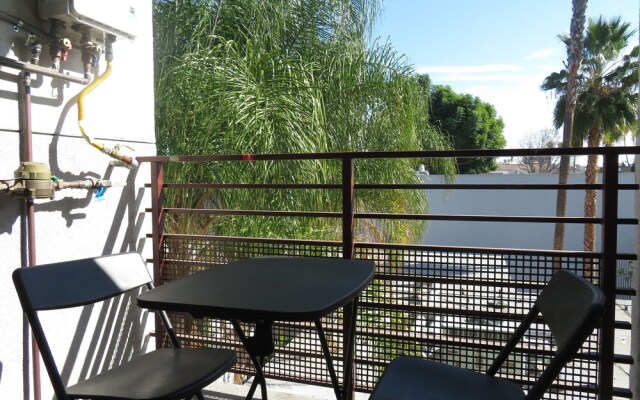 Fully Furnished Apartments near CSUN