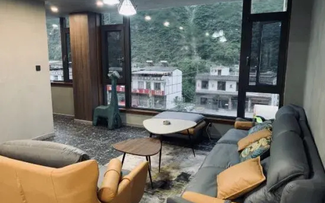 Wenchuan Guanshan Courtyard