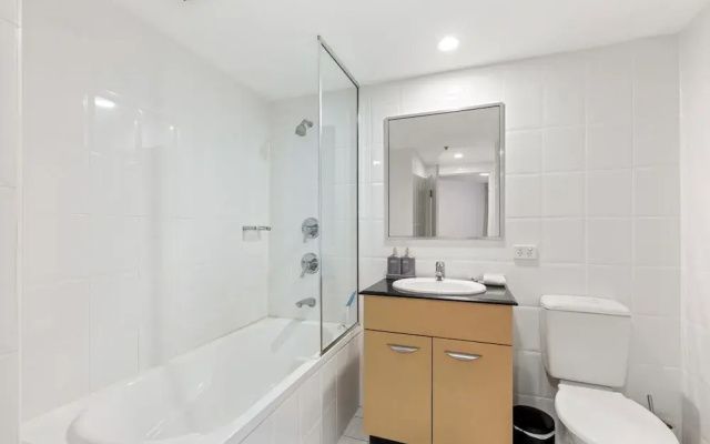 Beachside Studio With Pool and Gym Access