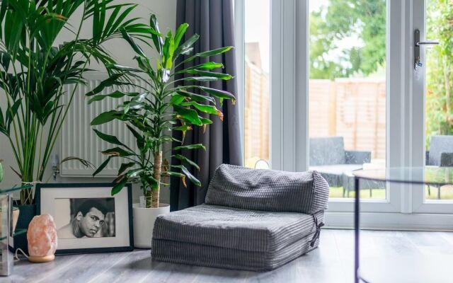 Beautiful Flat For 3 With A Garden In Acton