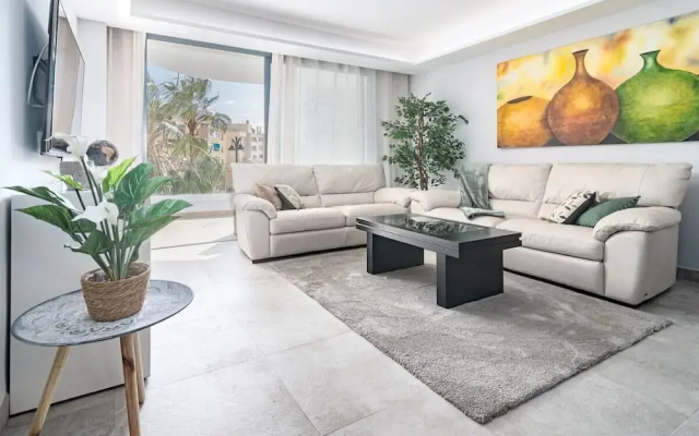 Inf4.2p - Modern City Apartment Near the Beach