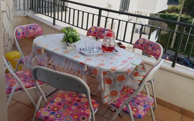 2 BEDROOMED APARTMENT - sleeps 5