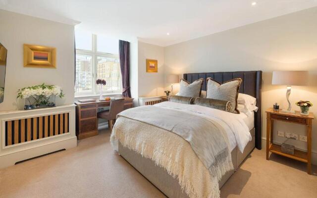 Grand Ambassadorial Duplex Apartment Hyde Park