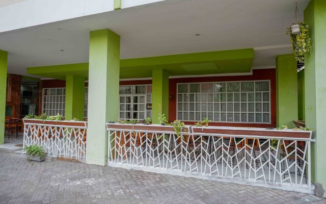 RedDoorz Plus Syariah near Manahan Solo