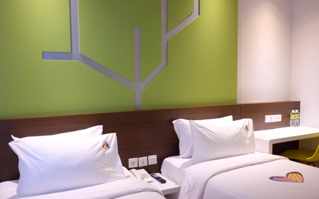 MaxOne Hotels at Pemuda