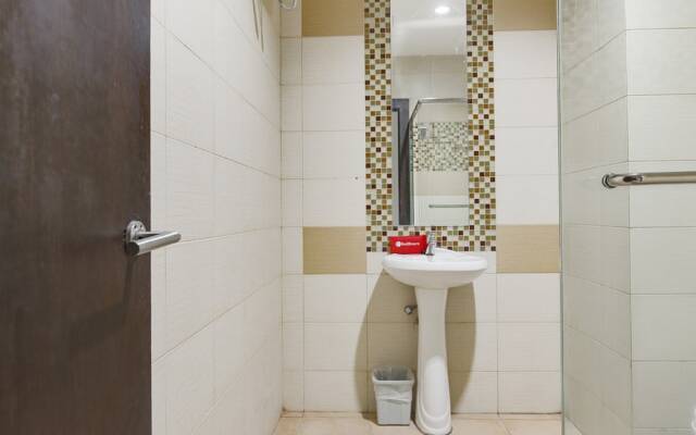 RedDoorz Apartment near Grand City Mall