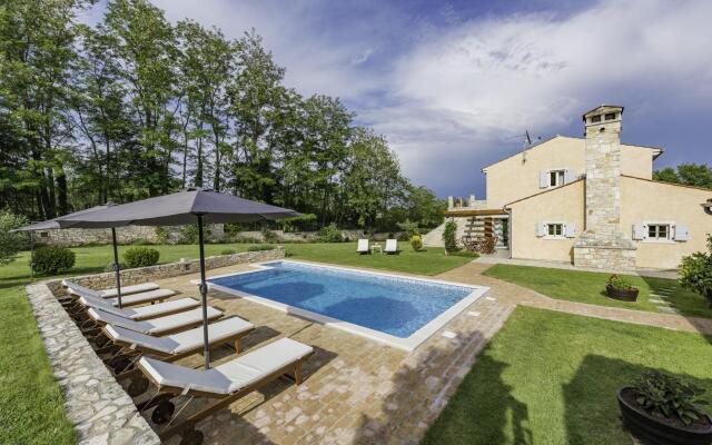 Lipa in Krnica with 4 bedrooms and 3 bathrooms