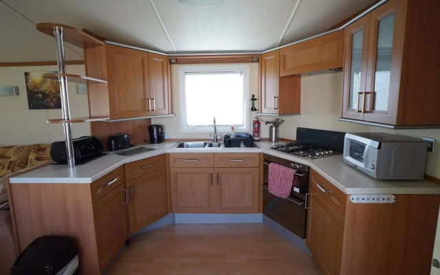 2 Bedroom Caravan at Heacham Beach With Decking