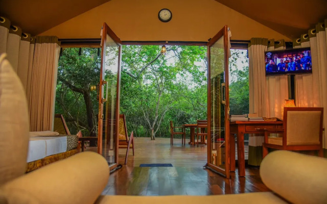 Leopard Reach Yala by Seven Angels