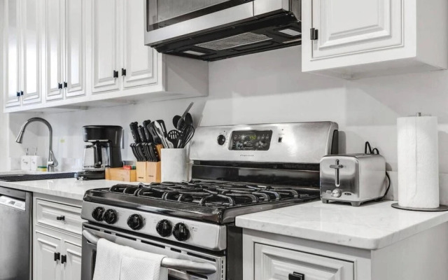 H St DC Haven 3-br Homestay