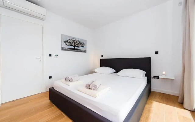 Awesome Home in Tribunj With Wifi and 4 Bedrooms