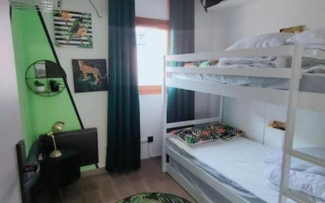 Superbe T2, à 100 mètres des pistes, piscine d'été