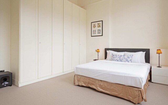 Bright 2 Bedroom Apartment in South Kensington