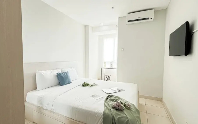 Chic And Sleek Studio At Apartment Cinere Bellevue