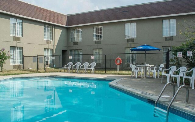 Quality Hotel & Suites