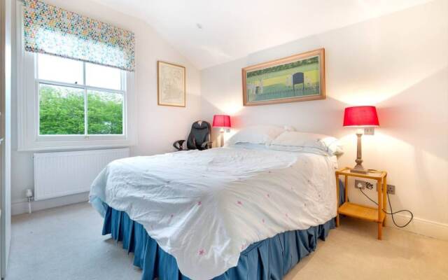 Stunning 4 Bedroom House in West London